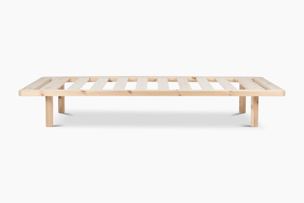 Ainoa_daybed_lakattumanty_runko2 Ajatonta muotoilua ja arjen käytännöllisyyttä yhdistelevä Ainoa-vuodesohva ihastuttaa nyt uusilla, raikkailla raitaverhoiluilla. Ainoa-daybediin on valittavissa raidalliset vaihtoehdot: beigevalkoinen tai sinivalkoinen.
