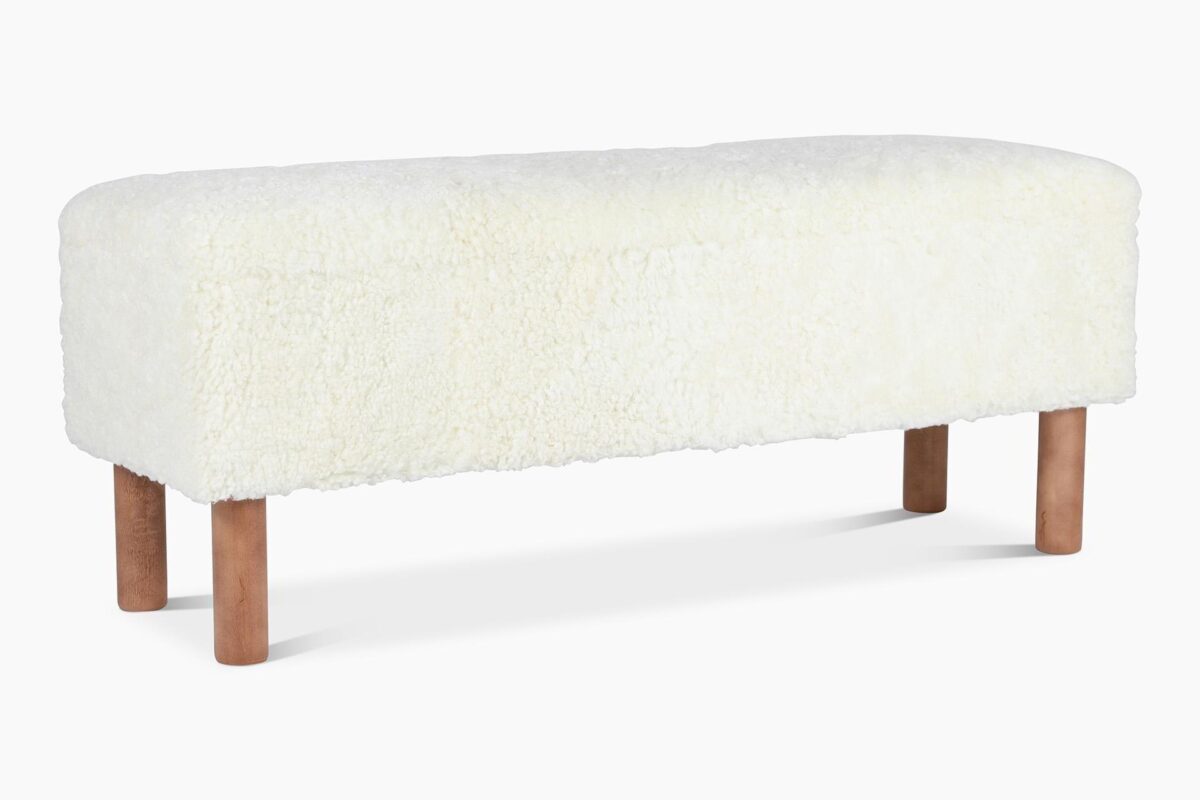 Aito-penkki on verhoiltu pehmoisen pörröisellä Wellington white -kankaalla