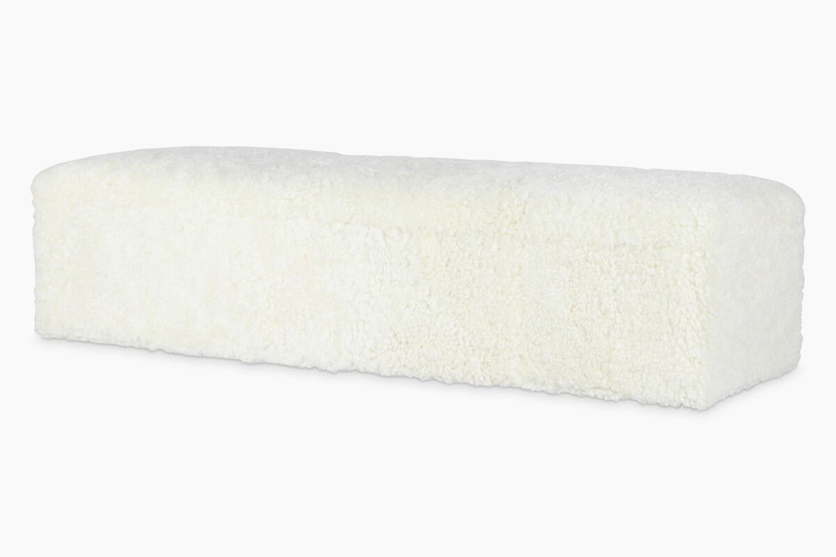 Aito-penkki tuotekuva Aito-penkki on verhoiltu pehmoisen pörröisellä Wellington white -kankaalla