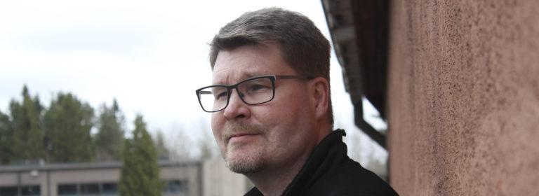 Arto Koivula valvoo lähes kaikkea tehtailla