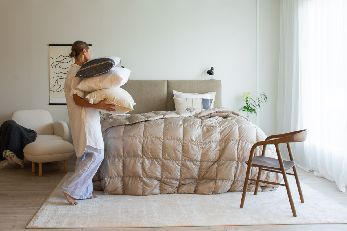 Dream Sleep -malliston sängyt antavat ylellisen tunteen ja mannermaista tyyliä makuuhuoneeseen. Laadukkaissa Dream Sleepin sängyissä on korkeampi runko ja tyylikäs tikattu kangas. 5-vyöhykkeinen pussijousitus mukailee kehoa.