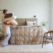 Dream Sleep -malliston sängyt antavat ylellisen tunteen ja mannermaista tyyliä makuuhuoneeseen. Laadukkaissa Dream Sleepin sängyissä on korkeampi runko ja tyylikäs tikattu kangas. 5-vyöhykkeinen pussijousitus mukailee kehoa.