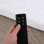 Dream Sleep -malliston sängyt antavat ylellisen tunteen ja mannermaista tyyliä makuuhuoneeseen. Laadukkaissa Dream Sleepin sängyissä on korkeampi runko ja tyylikäs tikattu kangas. 5-vyöhykkeinen pussijousitus mukailee kehoa.