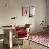 Snug-pöytä ja Eden-tuoli sopivat harmonisesti yhteen. Eden-tuolia on saatavilla myös muissa väreissä. Ainoa-daybed sopii levähdyspaikaksi olohuoneeseen.