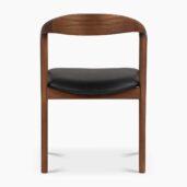 Edith-tuolin vankka jalkarakenne ja tukeva selkänoja antavat tuolille hyvän istumamukavuuden. Runko on puuta, istuin keinonahkaa.