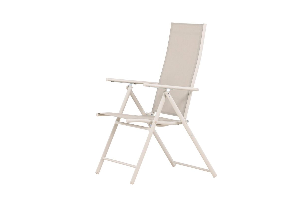 Elba_tuoli_beige2 Elba-tuolin ajattomat värit, beige ja musta, sekä siro teräsrunko luovat kevyen, mutta tukevan kokonaisuuden, joka sopii vaivattomasti erilaisiin ulkosisustuksiin.