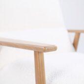Emil-nojatuolissa on laadukas chenillekangas, joka on 100% polyesteria. Tuolia on saatavilla beigen ja valkoisen värisenä.