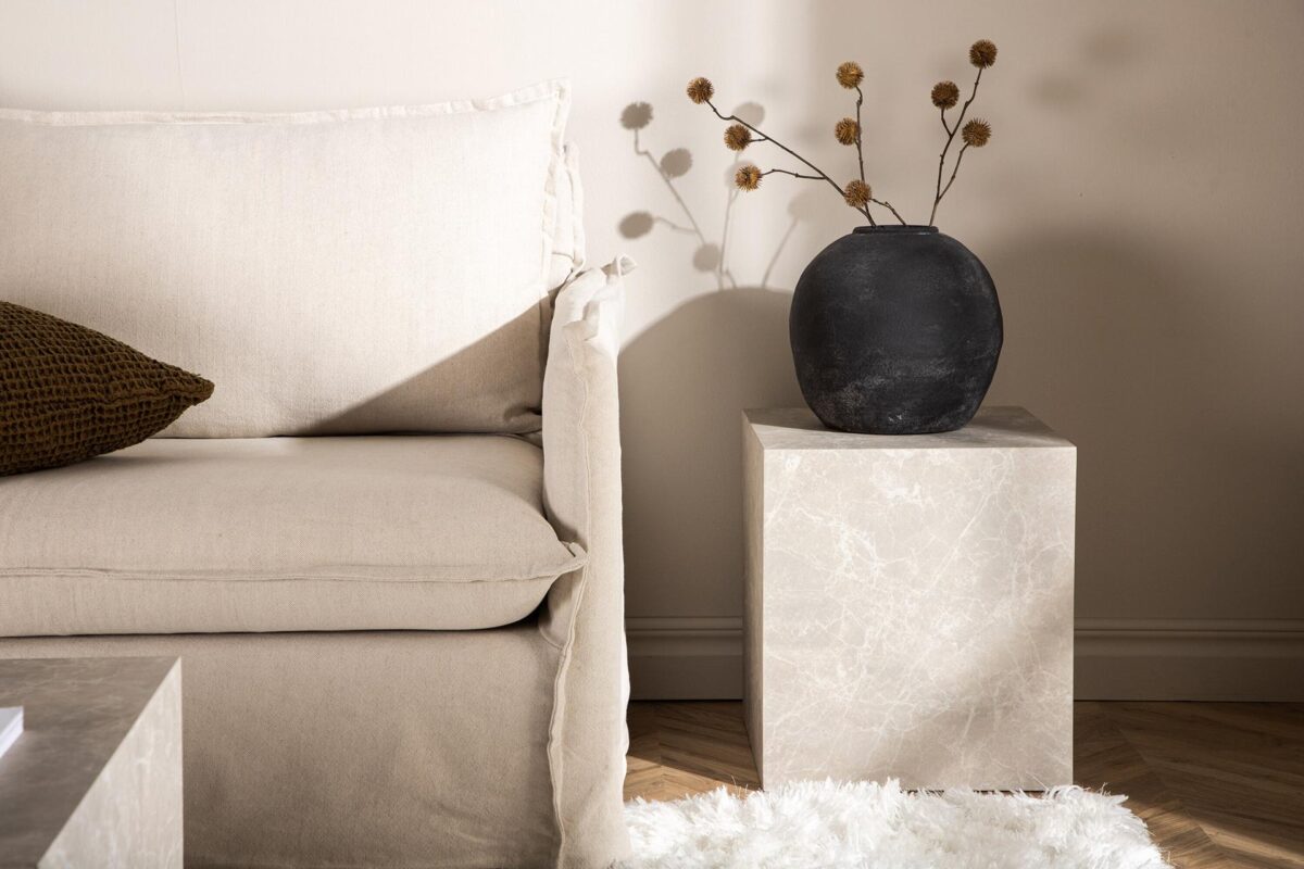 Frey_sohvapoyta40x40cm_beige_milj_vaaka1 Frey_sohvapoyta40x40cm_beige_milj_vaaka1