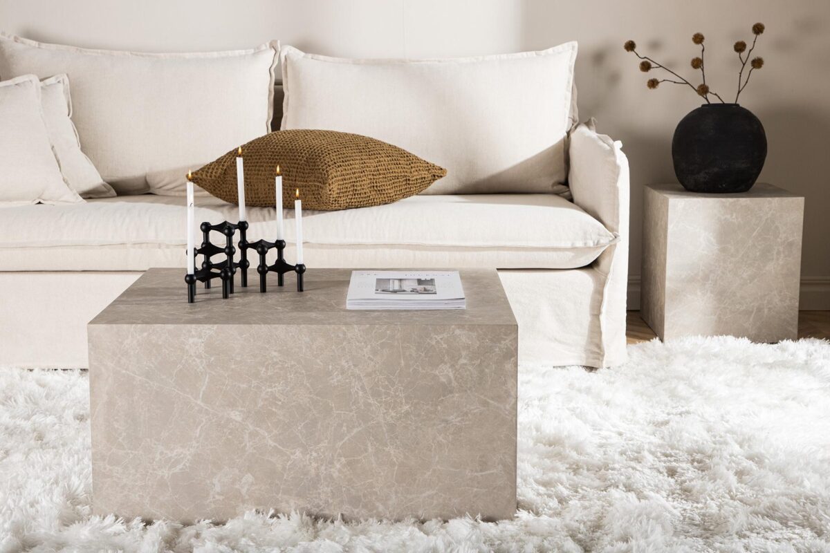 Frey_sohvapoyta80x60cm_beige_milj_vaaka1 Frey-sohvapöytä on täydellinen valinta sinulle, joka etsit modernia ja trendikästä sohvapöytää skandinaavisella twistillä. Sohvapöytää on saatavilla beigen ja vaaleankeltaisen sävyisenä.