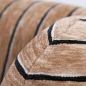 Helmet-nojatuoli saa uuden, raikkaan ja raidallisen ilmeen Preppy-kuosista. Preppy on osa Lauritzonin, Niemi Designin ja Sidosteen ainutlaatuista yhteistyömallistoa, jossa sama design kulkee kankaasta huonekaluihin ja aina sukkiin asti. Helmet-nojatuolin on suunnitellut sisustusarkkitehti SIO ja kalustemuotoilija Marjut Nousiainen. Helmet-nojatuoli valmistetaan omalla sohvatehtaallamme Virossa.