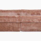 Henning-vuodedivaani on tilava ja mukava sohva, jossa yhdistyvät moderni ilme, laadukkaat materiaalit ja vuodemekanismi. Vuodekoko 160 x 200 cm on täydellinen rentoutumiseen ja yökyläilyyn. Henning-vuodedivaania on saatavilla tummanharmaana ja ruskeana.