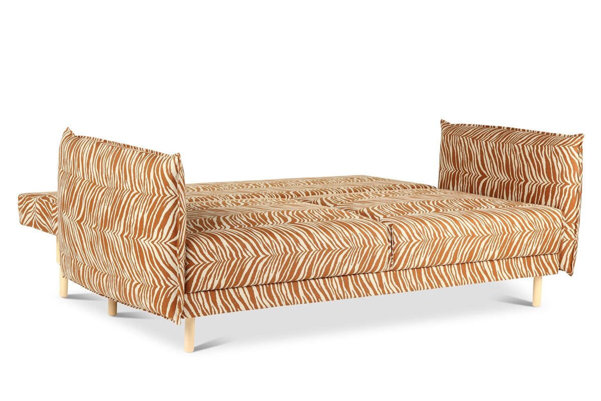Himanka_vuodesohva_Wildlife4 Himanka-vuodesohvassa yhdistyvät ylellinen pehmeys ja moderni design. Maanläheisen sävyinen, ruskeakuviollinen Wildlife-verhoilukangas tuo sohvaan hienostuneen ilmeen ja nostaa arjen mukavuuden uudelle tasolle.