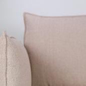 Himanka on monikäyttöinen, kolmen hengen sohva, joka palvelee myös vuodesohvana. Tilaa niemidesign.fi.
