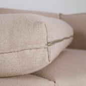 Himanka on monikäyttöinen, kolmen hengen sohva, joka palvelee myös vuodesohvana. Tilaa niemidesign.fi.