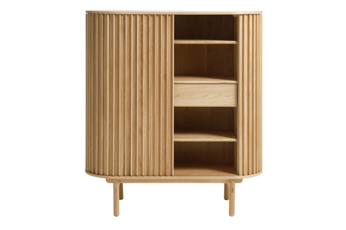 Inkoo_cabinet_3 Inkoo-kaappi sopii hyvin astiakaapiksi keittiöön, säilytyskaapiksi makuu- tai työhuoneeseen, ja jopa eteiseen. Ovet kaartuvat kauniisti kaapin kylkiä pitkin sivuille säästäen näin tilaa.