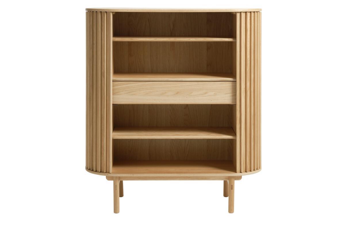 Inkoo_cabinet_5 Inkoo-kaappi sopii hyvin astiakaapiksi keittiöön, säilytyskaapiksi makuu- tai työhuoneeseen, ja jopa eteiseen. Ovet kaartuvat kauniisti kaapin kylkiä pitkin sivuille säästäen näin tilaa.
