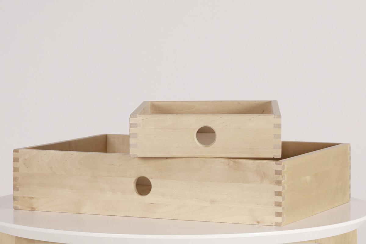 Koivusta tehtyä puulaatikkoa on saatavilla isossa ja pienessä koossa