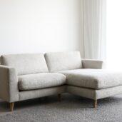 Kompaktin kokoinen Komodo-divaanisohva vastaa monenlaisen kodin tarpeisiin. Divaanisohva on leveydeltään vain 214 cm, mutta muhkea sohva tarjoaa silti useita istumapaikkoja. Saatavana vain oikeakätisenä ja beigen värisenä.