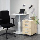 Kotikonttori syntyy Office-laatikoista, yksijalkaisesta sähköpöydästä ja Lindy-tasapainoistuimesta
