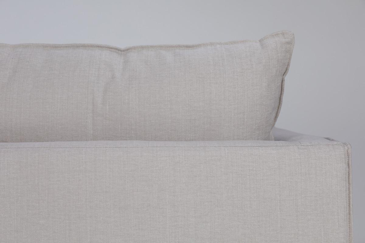 Koto-sohvaa saa kauniin hempeissä sävyissä ja irrotettavassa verhoilussa