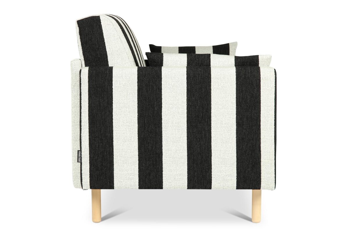 Nadal_vuodesohva_murustripe8 Nadal-vuodesohva on modernisti muotoiltu, ajattoman elegantti sohva, joka kätkee sisäänsä älykkään arjen funktionaalisuuden. Nadal-vuodesohva on verhoiltu Lauritzonin raikkaan raidallisella Muru Stripe -kankaalla, joka on helppohoitoinen ja vesipestävä Easycare-kangas.