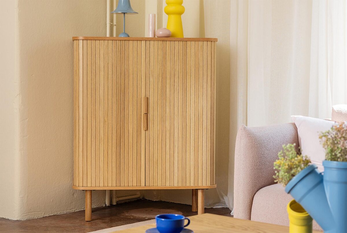 Niemi_Design-2__ Turussa sijaitsevassa Studio Värikuplassa on esillä valikoima Niemi Designin tuotteita, joita asiakkaat voivat käydä kokeilemassa.