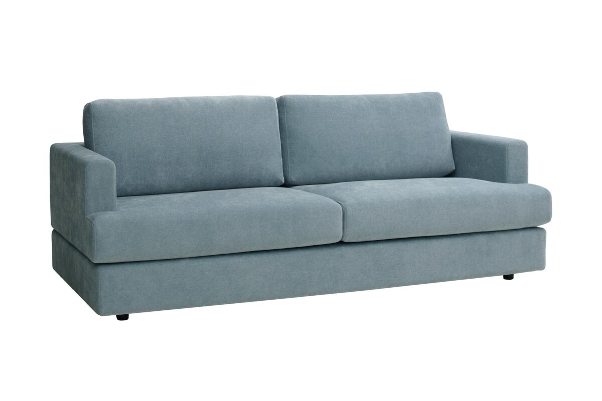 Olive_Storm71B_vaaleansininen Niemi Design on luonut Olive-sohvan yhteistyössä sisustusarkkitehti SIO ja kalustemuotoilija Marjut Nousiaisen kanssa. Olive-sohva on ylellisen pehmeä ja reilun kokoinen sohva kolmelle hengelle.