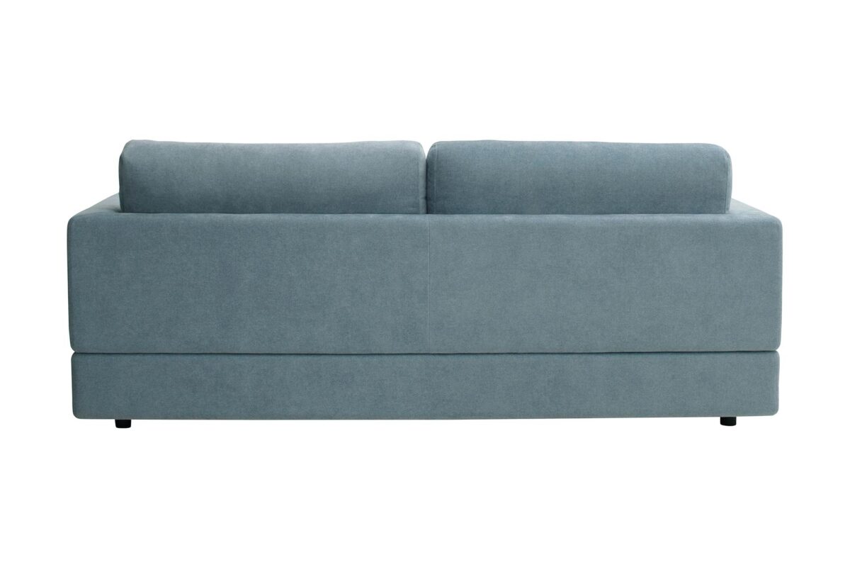 Olive_Storm71D_vaaleansininen Niemi Design on luonut Olive-sohvan yhteistyössä sisustusarkkitehti SIO ja kalustemuotoilija Marjut Nousiaisen kanssa. Olive-sohva on ylellisen pehmeä ja reilun kokoinen sohva kolmelle hengelle.
