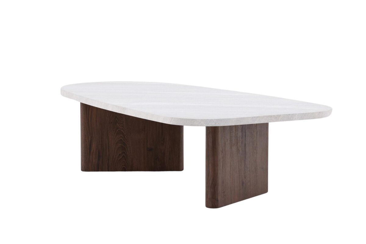 Otto_sohvapoyta_moccabetoni4 Otto-sohvapöytä on täydellinen valinta, kun etsit modernia sohvapöytää skandinaaviseen sisustukseen. 130 cm leveä sohvapöytä tarjoaa runsaasti laskutilaa olohuoneeseesi, sohvapöytä täydellinen niin arjen käyttöön kuin sisustuselementtien esillepanoon.