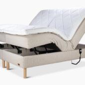 Pure Sleep -malliston sängyissä on nykyaikainen kevyt ja skandinaavinen muotoilu. Malliston sängyissä on aina koivujalat sekä ylellinen ja paksu petauspatja. Pure Sleepissä on karsittu kaikki turha, myös hinnasta.