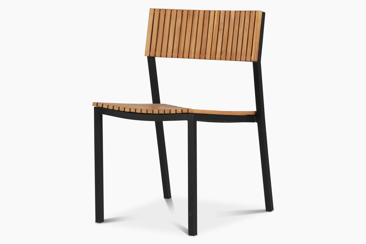 Rima-tuoli on Loviisa-tuolien sisar kapeammalla ja tiiviimmällä rimoituksella.