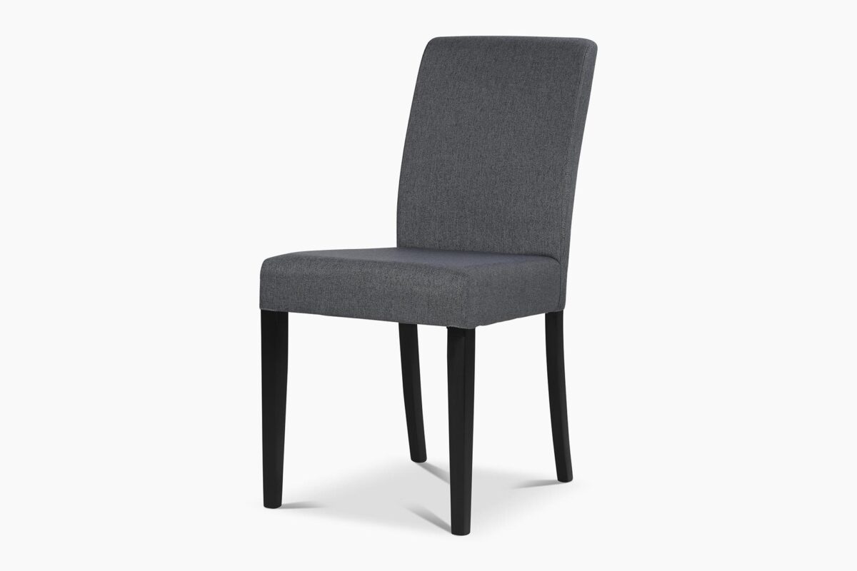 Saimaa_harmaa_musta1 Tyylikäs, mutta käytännöllinen Saimaa-hupputuoli on kiinteästi verhoiltu harmaalla polyester-kankaalla. Tuolin jalkavaihtoehdoista voi valita öljytyn tammen tai mustaksi maalatun pyökin.