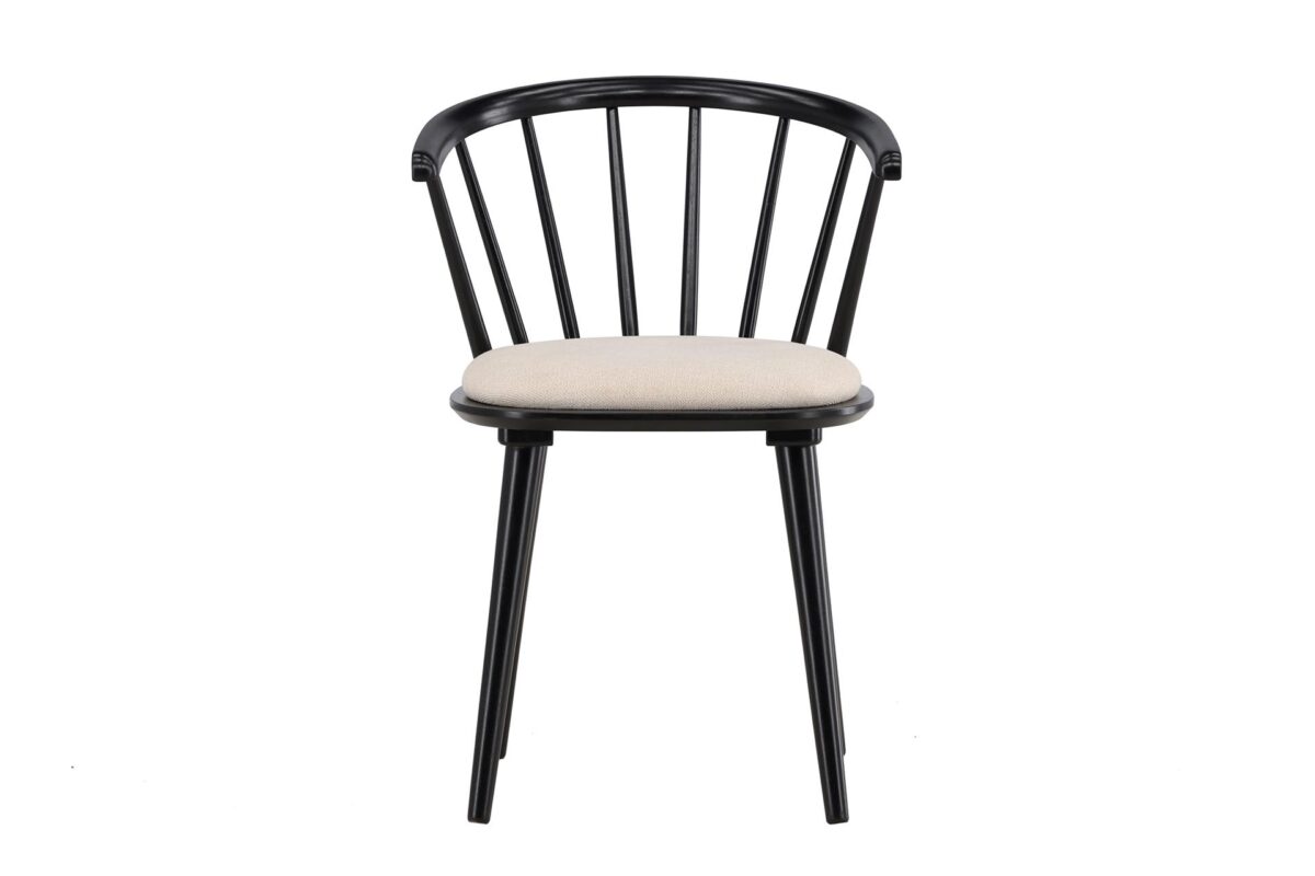 Sofia_tuoli8 Sofia-tuoli on elegantti ruokapöydän tuoli, jossa yhdistyvät ajaton design ja erittäin mukava istuvuus. Tuoli on valmistettu kumipuusta.