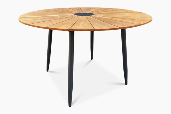 Teca-pöytä on valmistettu kestävästä, lujasta tiikistä, pöydän keskellä on sementtinen yksityiskohta