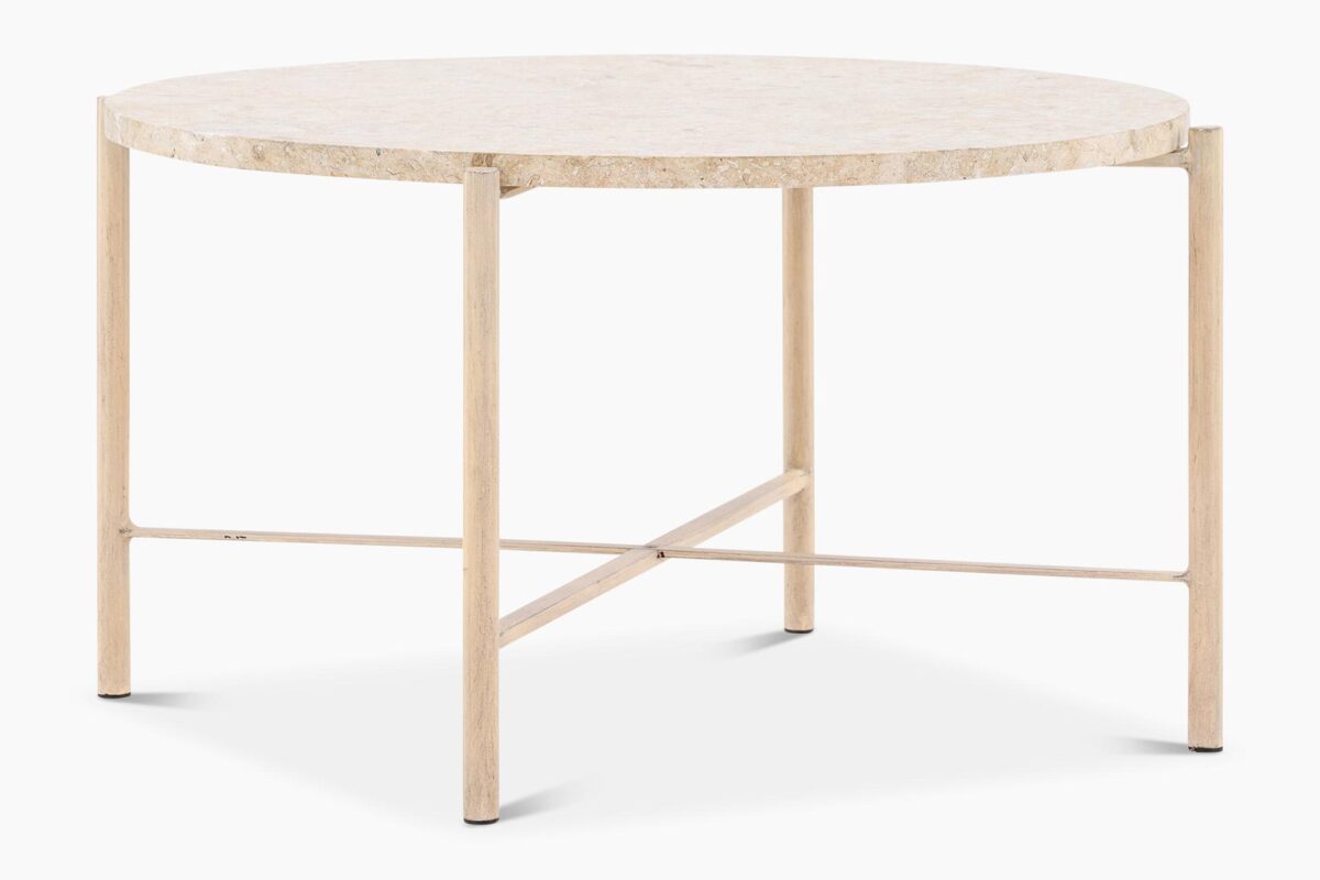 Tuva_sohvapoyta_beige1 Tuva-sohvapöytä on täydellinen valinta, kun haluat tuoda kotiisi eleganssia, tilaa ja tyyliä. Halkaisijaltaan 70 cm leveä, pyöreä sohvapöytä on sekä käytännöllinen että näyttävä huonekalu, joka tekee vaikutuksen ensisilmäyksellä.