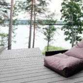 Viggo Lounge -säkkituolia ja -lattiatyynyä on saatavilla kolmessa herkullisessa värissä. Tuolit ja tyynyt sopivat sisä- ja ulkokäyttöön.