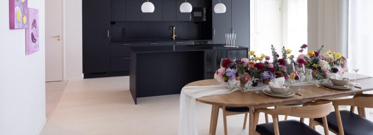 Niemi Design on mukana kalustamassa Lempäälän Asuntomessujen kohteita. Yksi kohteistamme on Villa Berryhill, jonne toimitimme Edith-tuolin, Paulus-ruokapöydän ja Klassikko-nuorisosängyn.