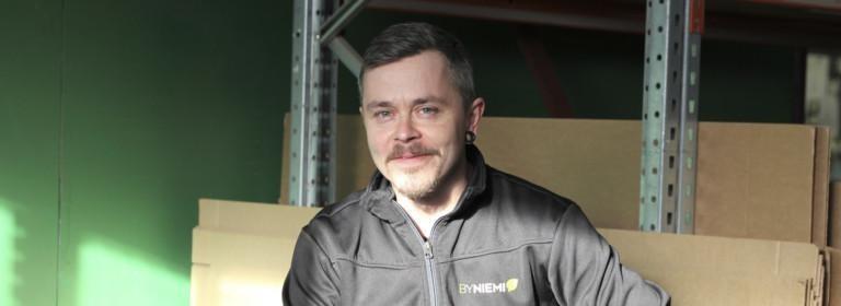 Ville Viitamäki kerää kilometrejä trukin ratissa