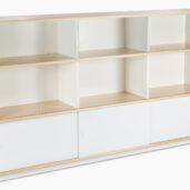 Niemi Design vastaa asiakkaiden toiveisiin ja palauttaa tuotantoon Ahti Taskisen suunnitteleman Vitriini-hyllysarjan.